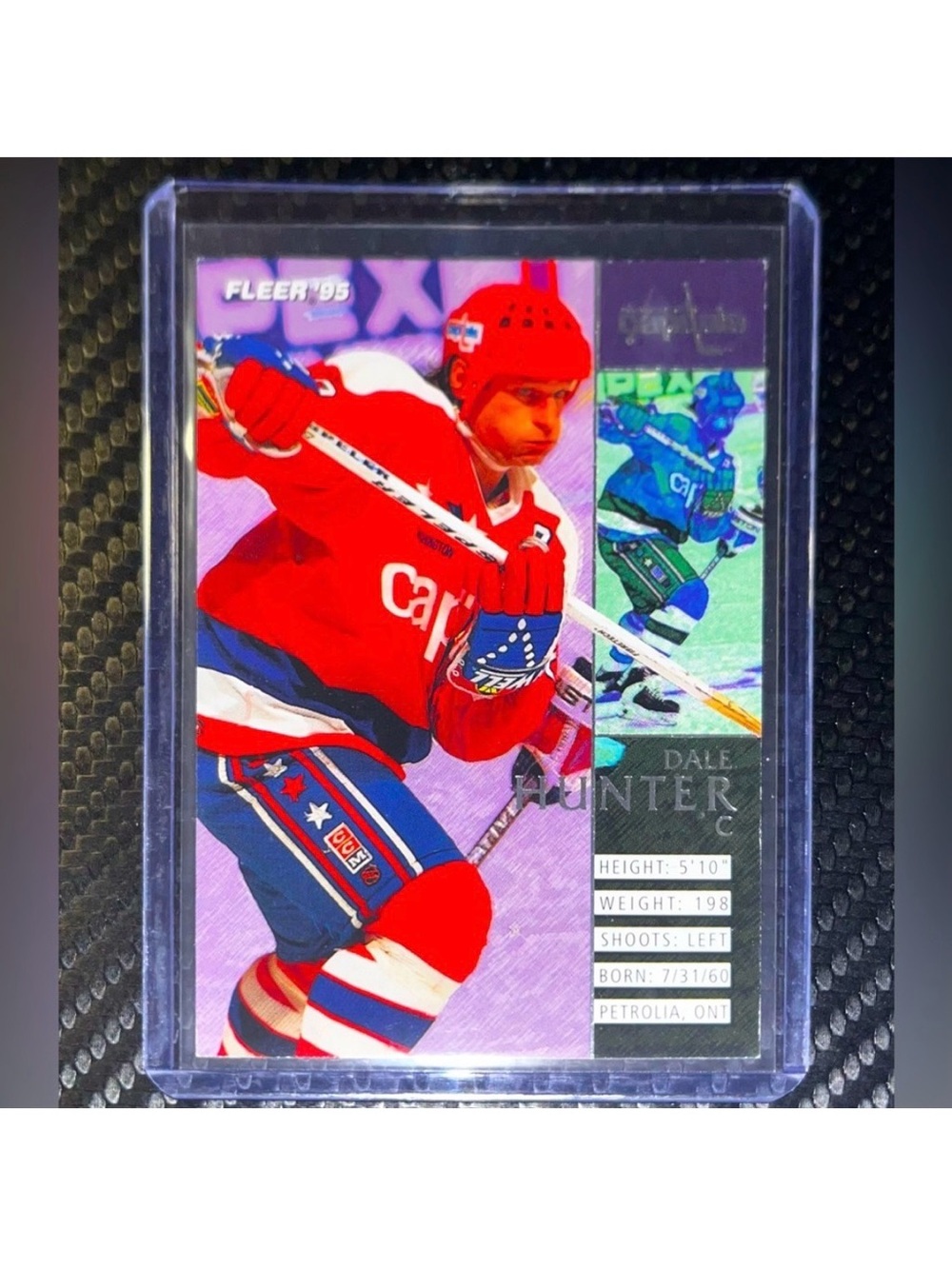 Washington Capitals 1995 Dale Hunter Fleer #235 NHL Trading Card VINTAGE